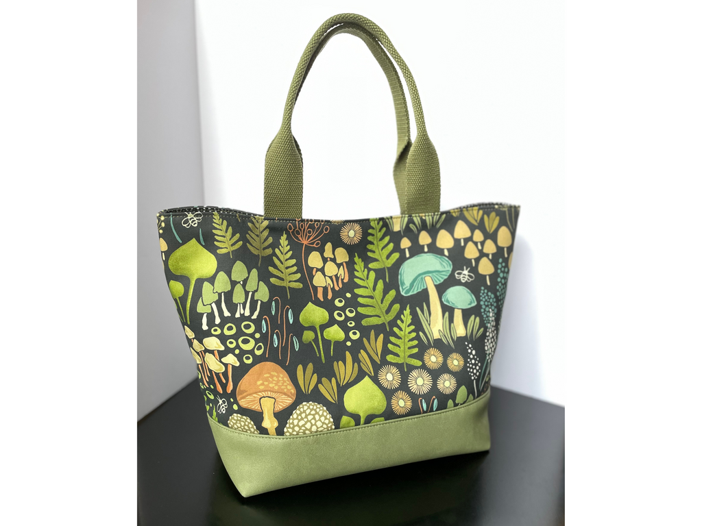 Shrooms Everyday Tote Bag
