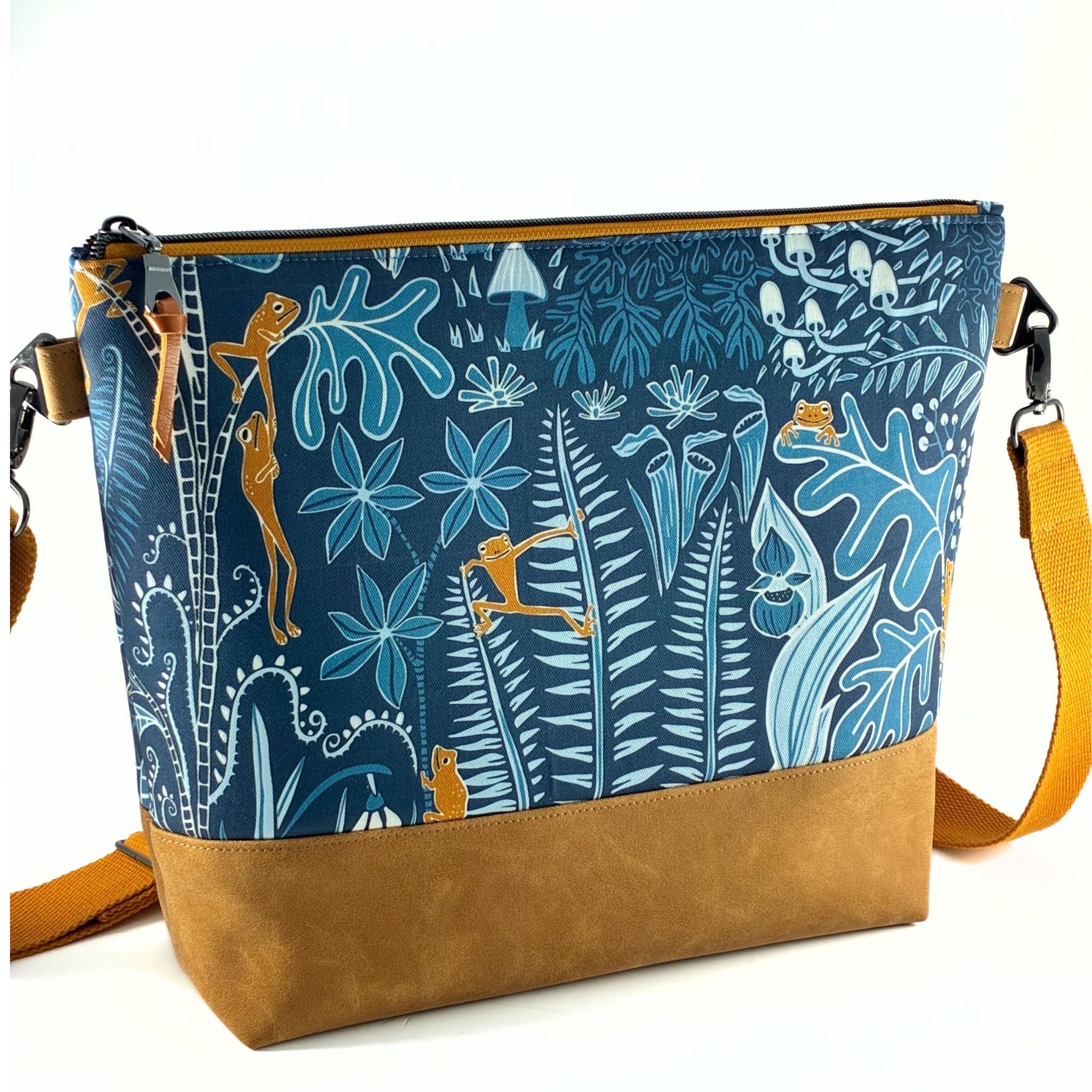 Playful Tree Frog Tote