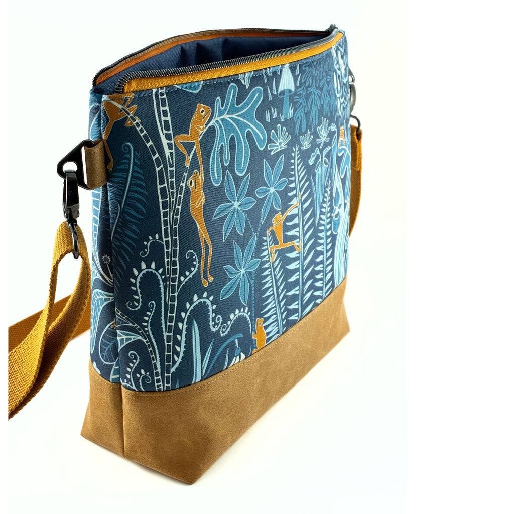 Playful Tree Frog Tote