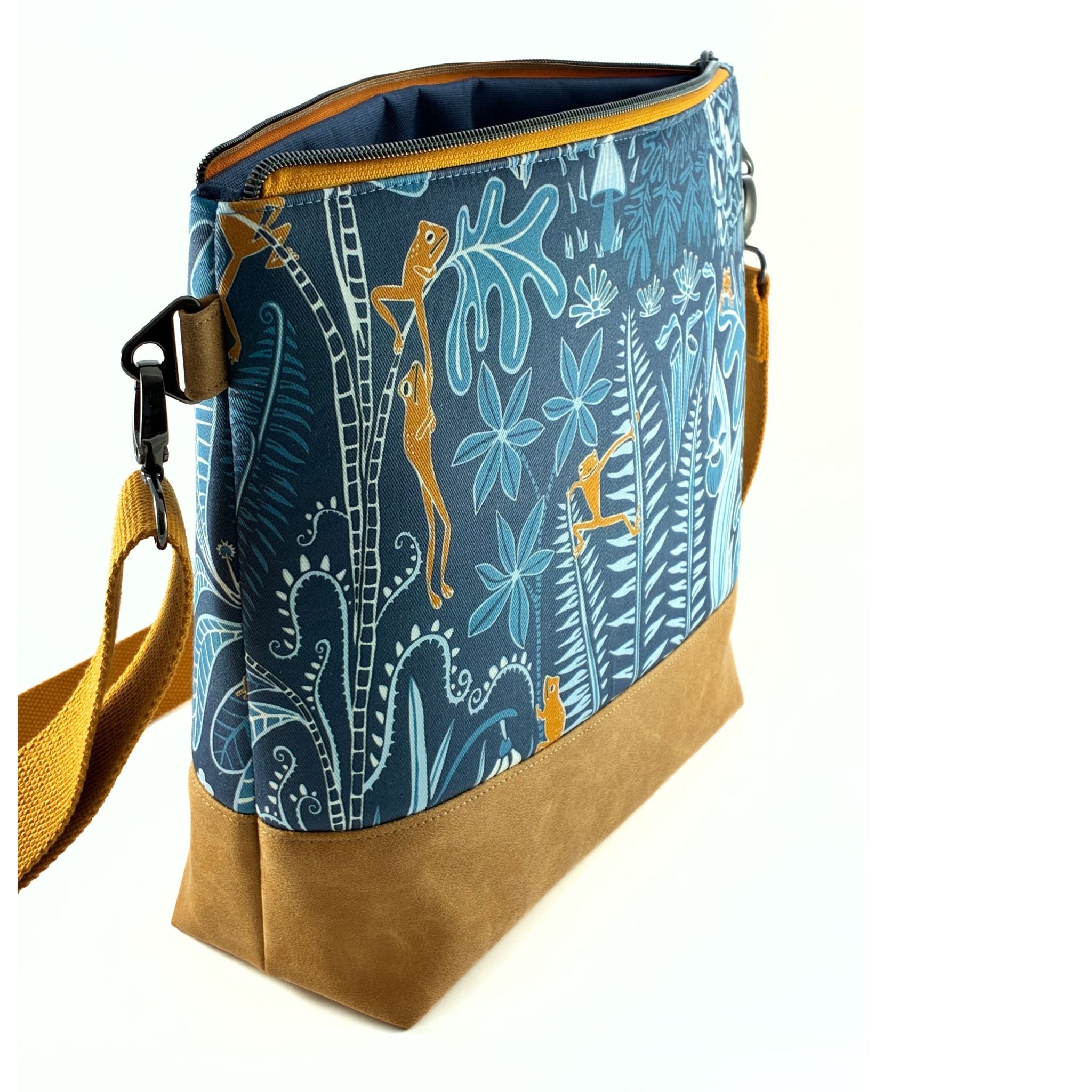 Playful Tree Frog Tote