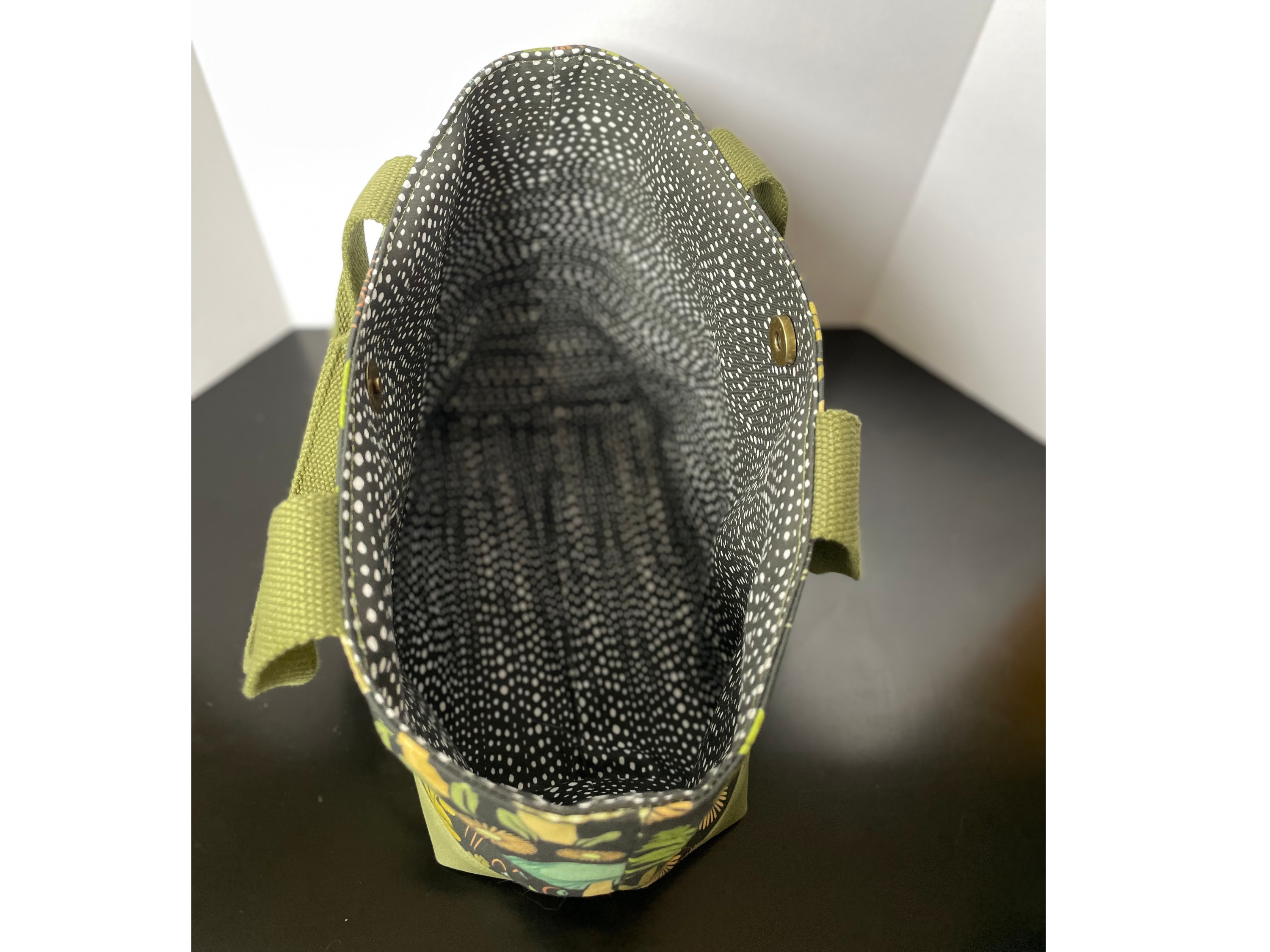 Shrooms Everyday Tote Bag