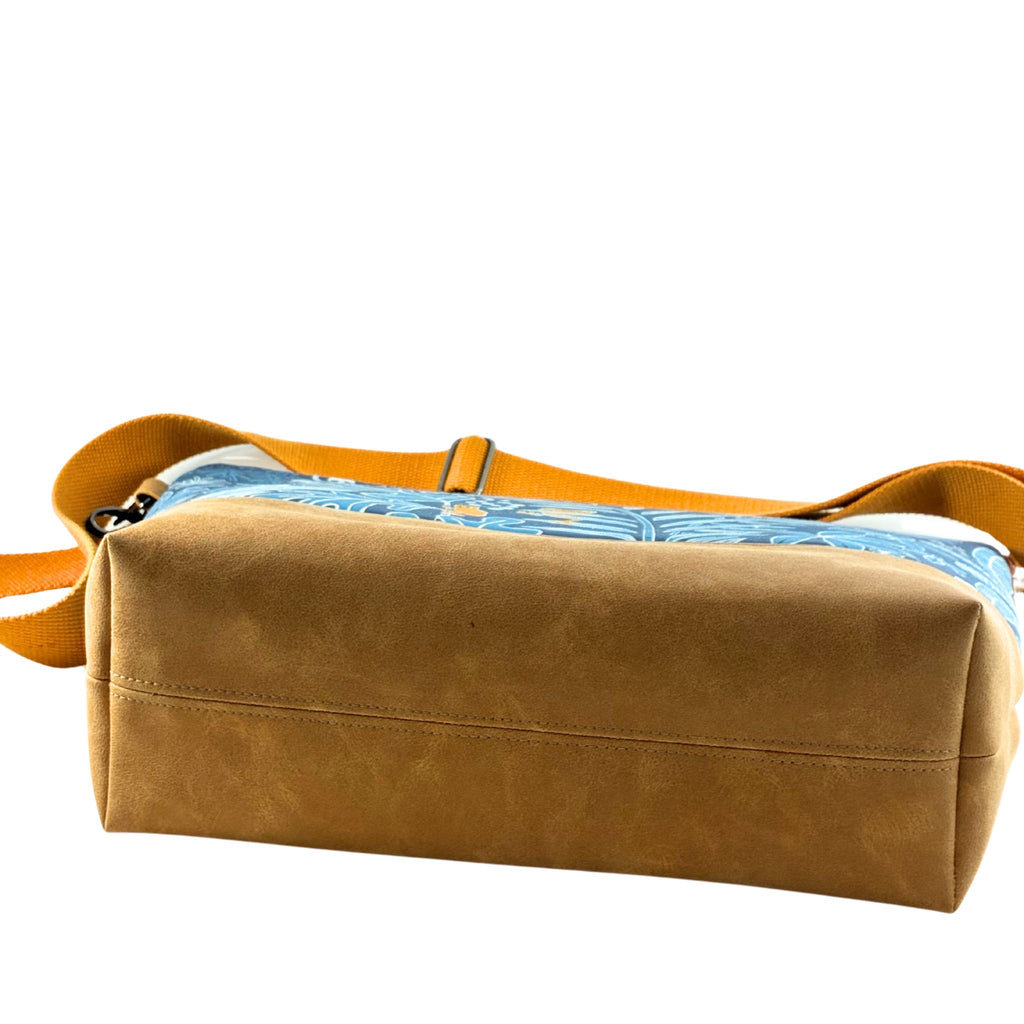 Playful Tree Frog Tote