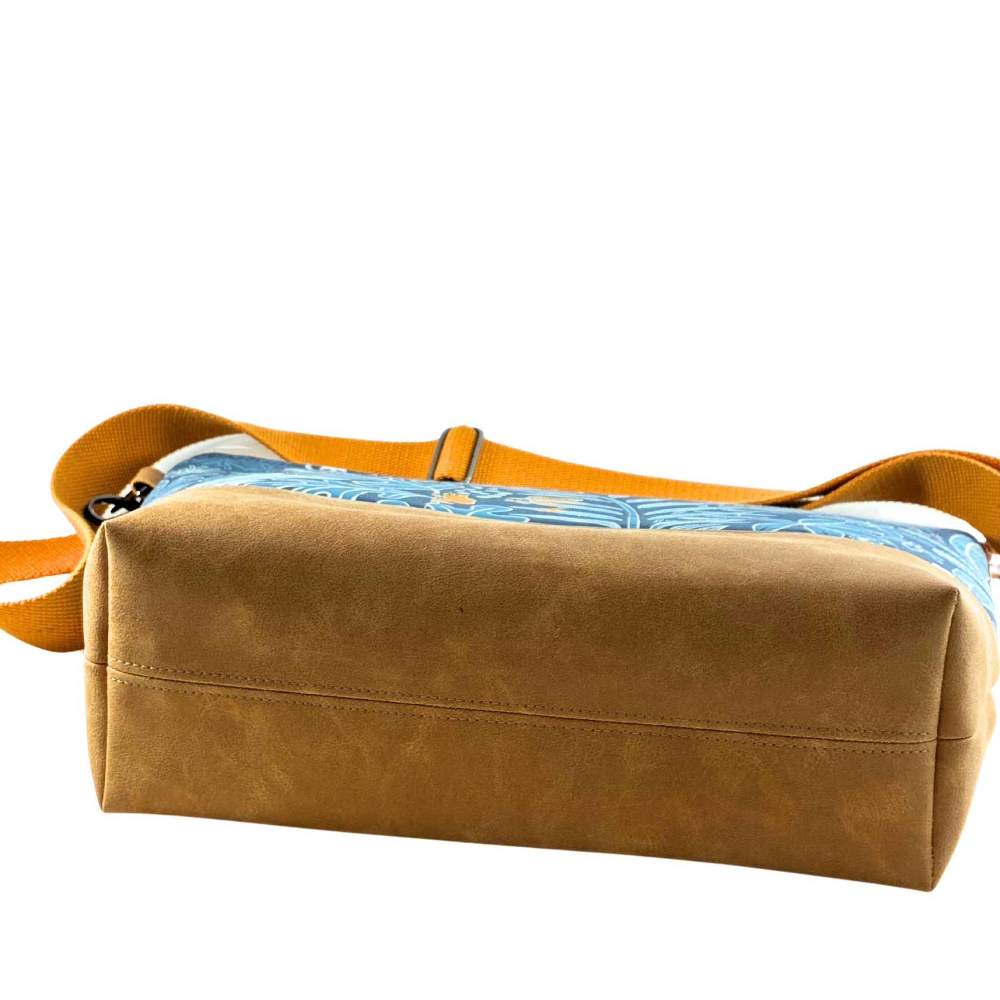 Playful Tree Frog Tote