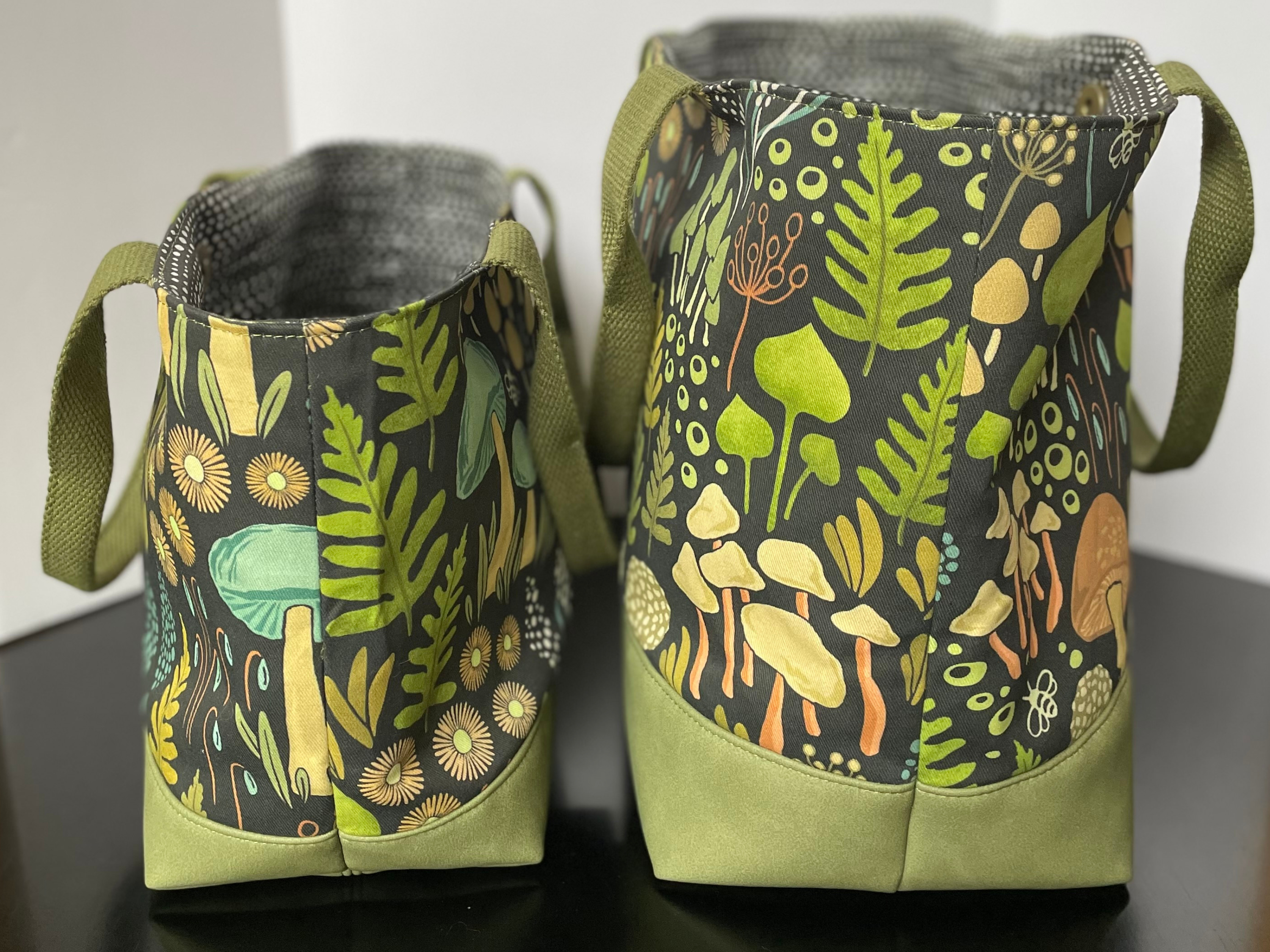 Shrooms Everyday Tote Bag