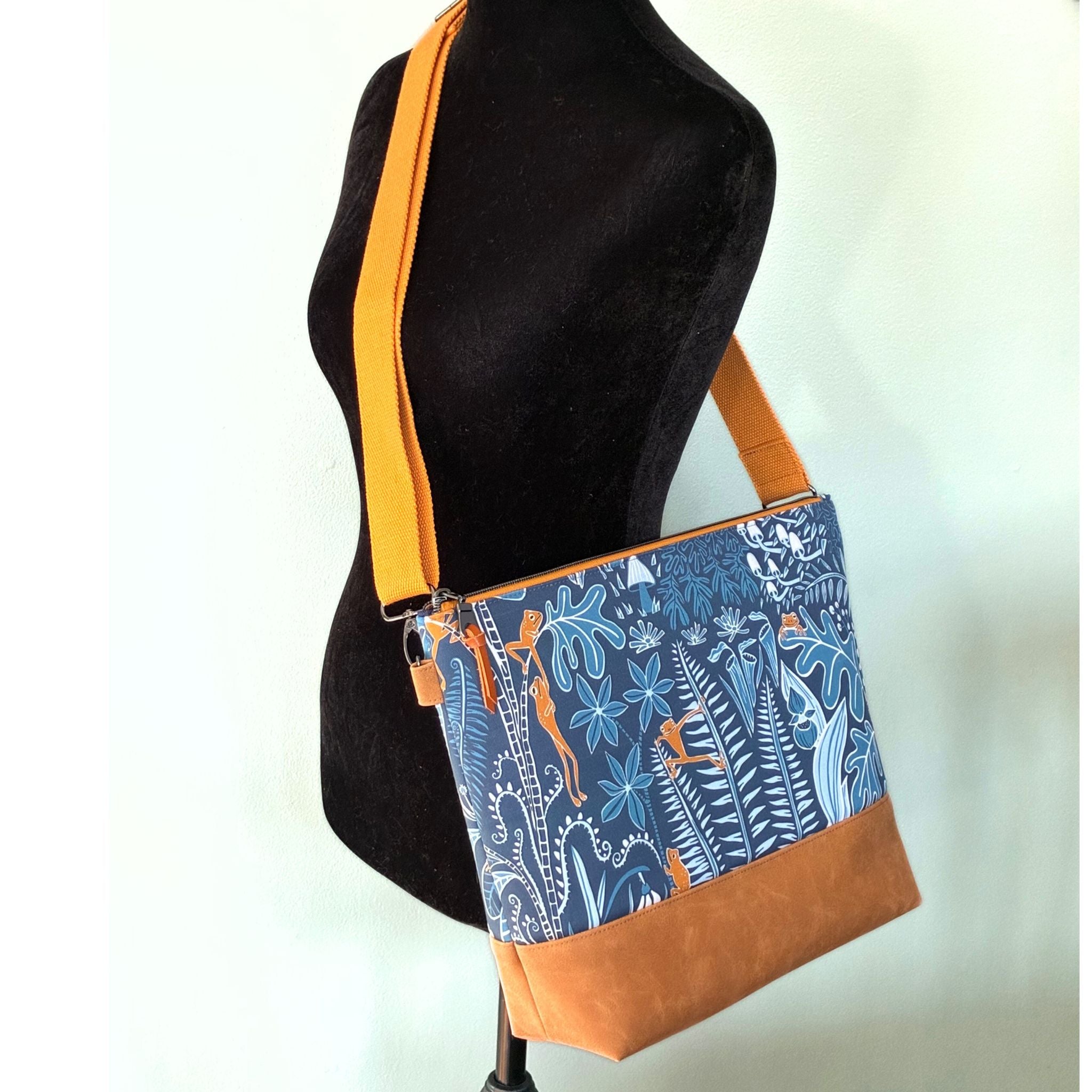 Playful Tree Frog Tote